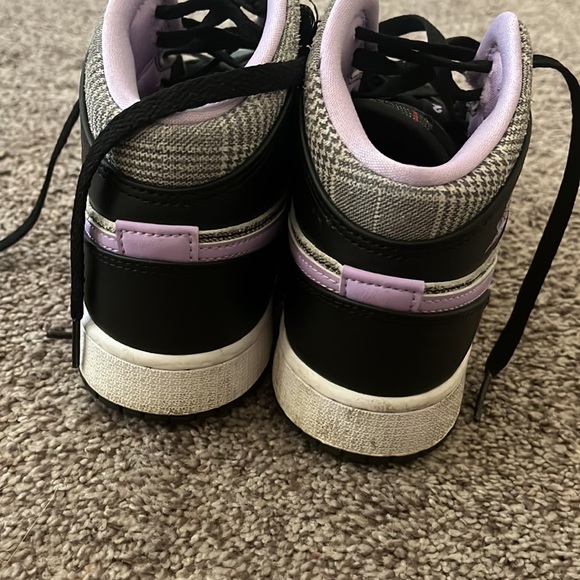 Woman’s jordans - Picture 7 of 8